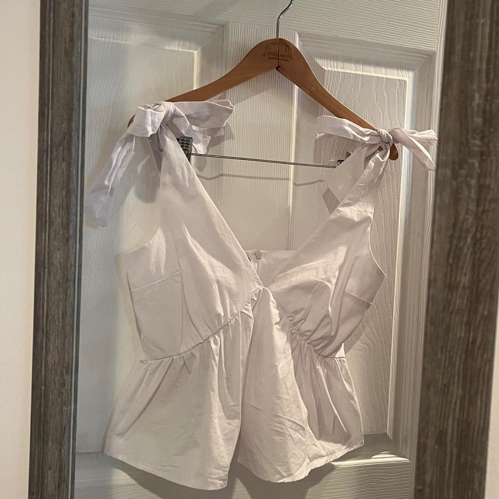 NWT lulus tie-strap peplum top!